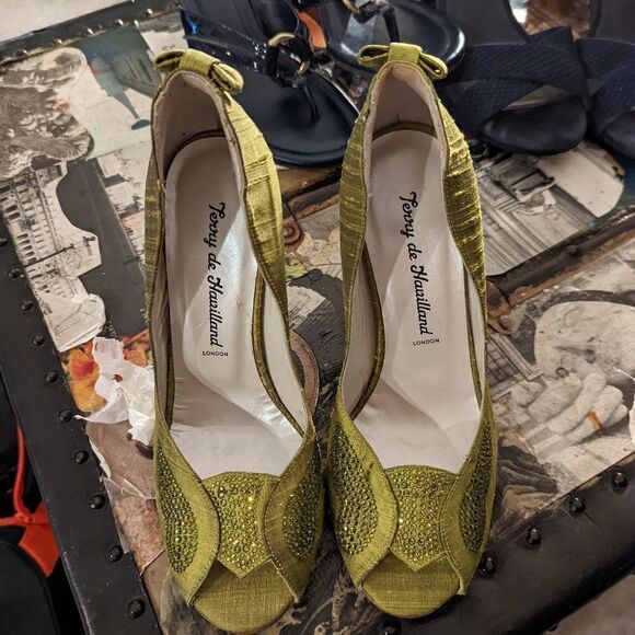 Terry de Havilland lime grn silk peep toe bow detail rhinestone heels sz 36 nwt - Picture 6 of 6